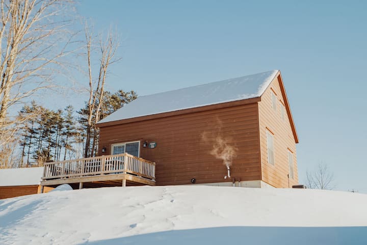 Rosewood Villa #109: Tranquil 2br Log Cabin - Littleton, NH