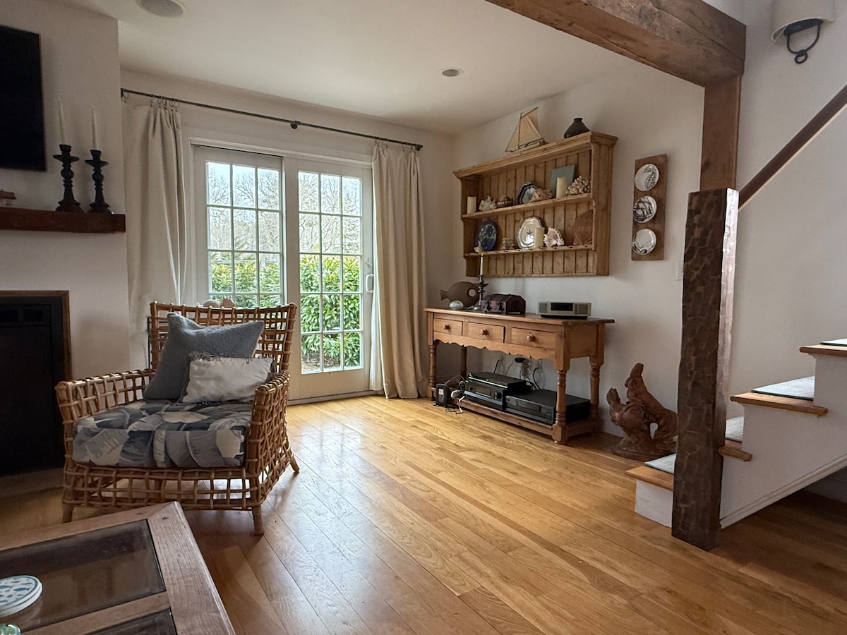 Successful Airbnb property: Antique Cape Cod Barn in Northwest Harwich