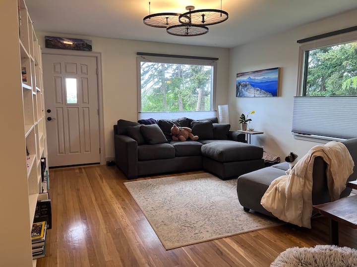 Cozy Spot On The Hill - Bellingham, WA