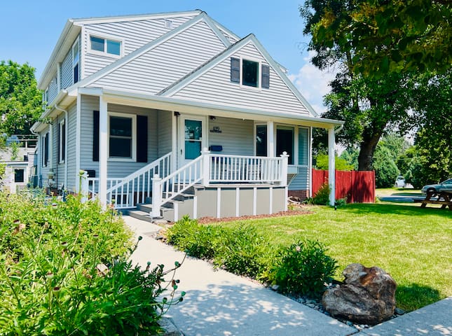 Epic Downtown Locale. Trails, views, more!