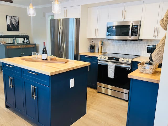 Epic Downtown Locale. Trails, views, more! gallery image 5