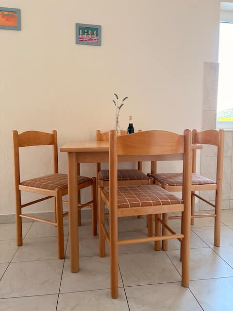 Successful Airbnb property: A/C, 200m to beach, sea view, calm- Villa Smokvica in Raslina