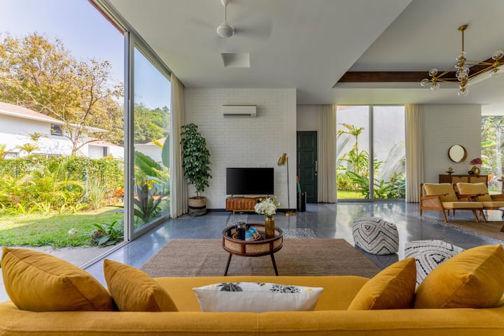Living room image 7