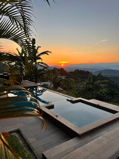 Finca Doña Eva: Peace, Views, Pool and Jacuzzi.