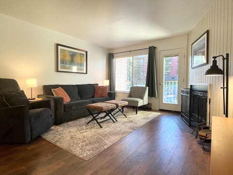 Ski In-Out 1/1 Condo Next to Giant Steps