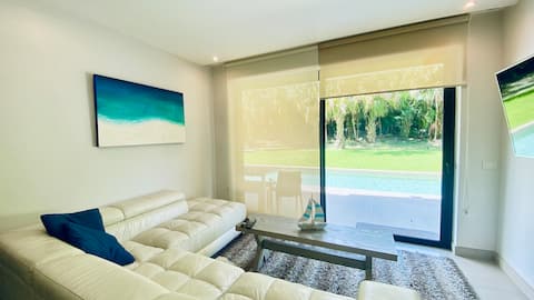 Fabulous Condo with Beach and Golf Course !