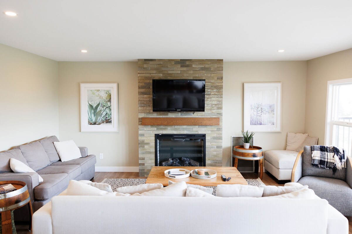 Oliver Oasis, Merlot: great pool, hot tub & views! - Houses for