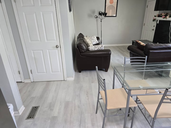 Newly Renovated Family-friendly In Harper Woods: - Roseville, MI