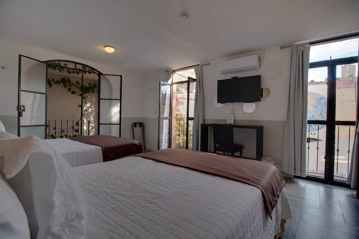Downtown Hotel Family Room 3 Beds Wifi A/c - San Miguel de Allende
