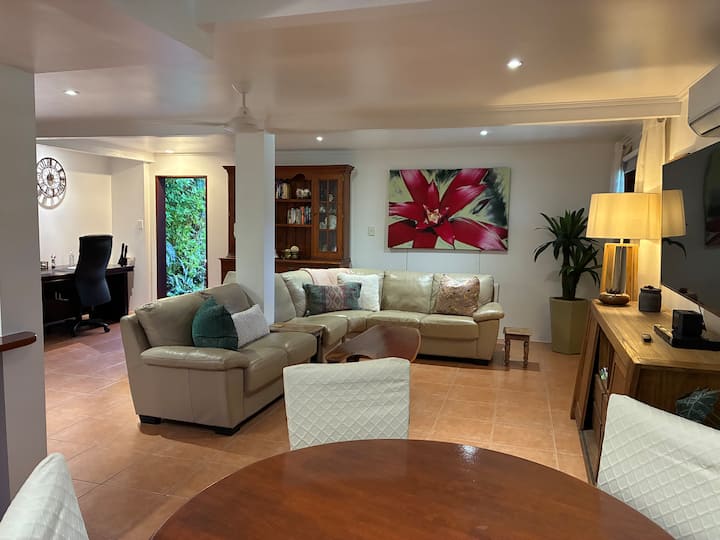 Oasis, In Leafy Whitfield. - Cairns
