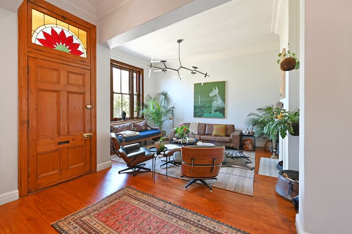 Central Victorian | Table Mountain Views & Pool - Camps Bay