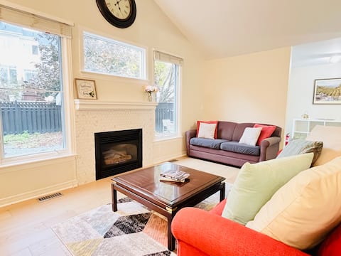 Top performing Airbnb: Cozy Kanata Home. Near CND Tire Ctr, 4 parkings. in Kanata