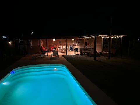 House with heated pool 50 meters from the sea