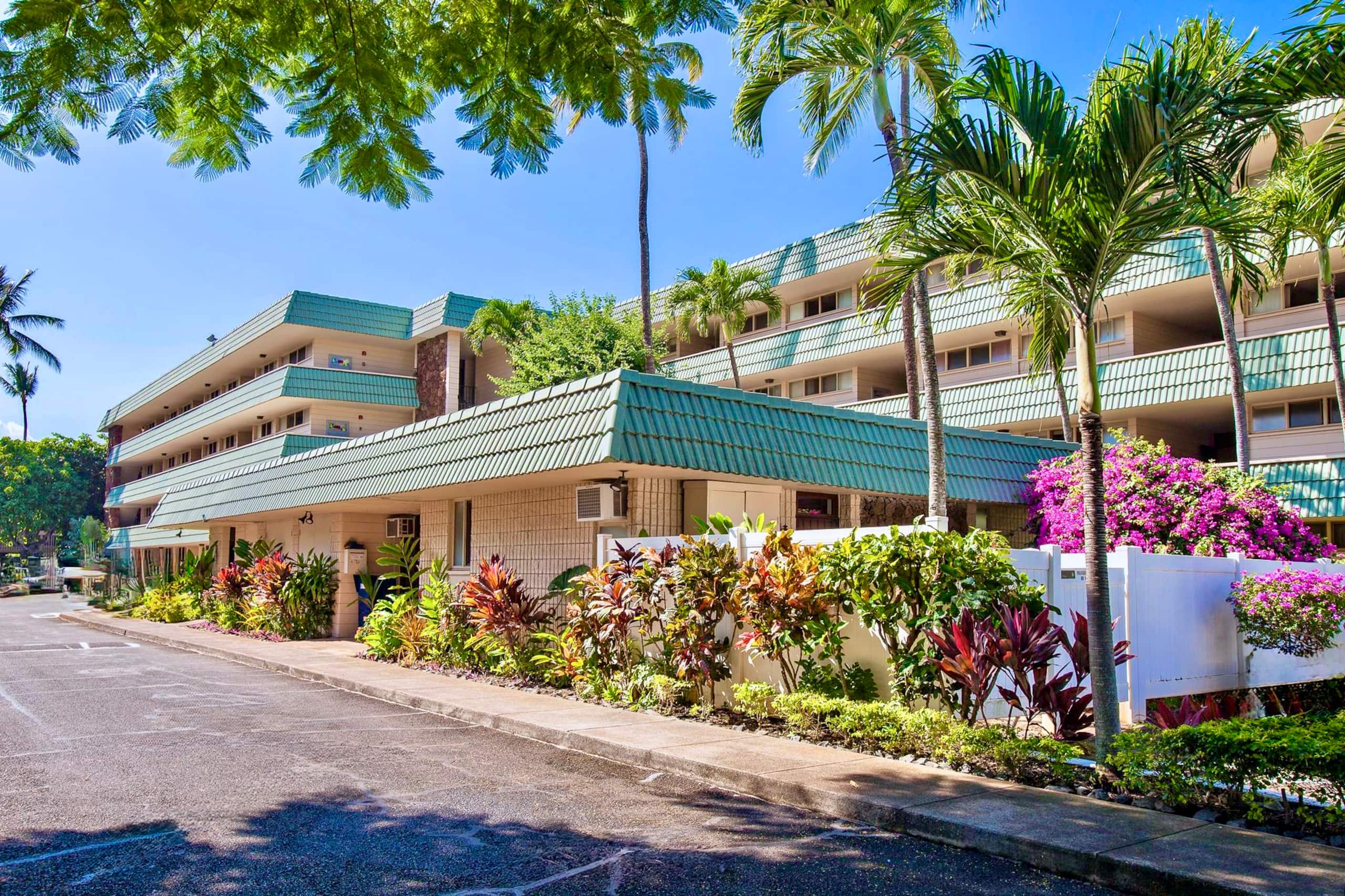 Condo in Lahaina · ★4.92 · 1 bedroom · 2 beds · 1 bath - Image 36