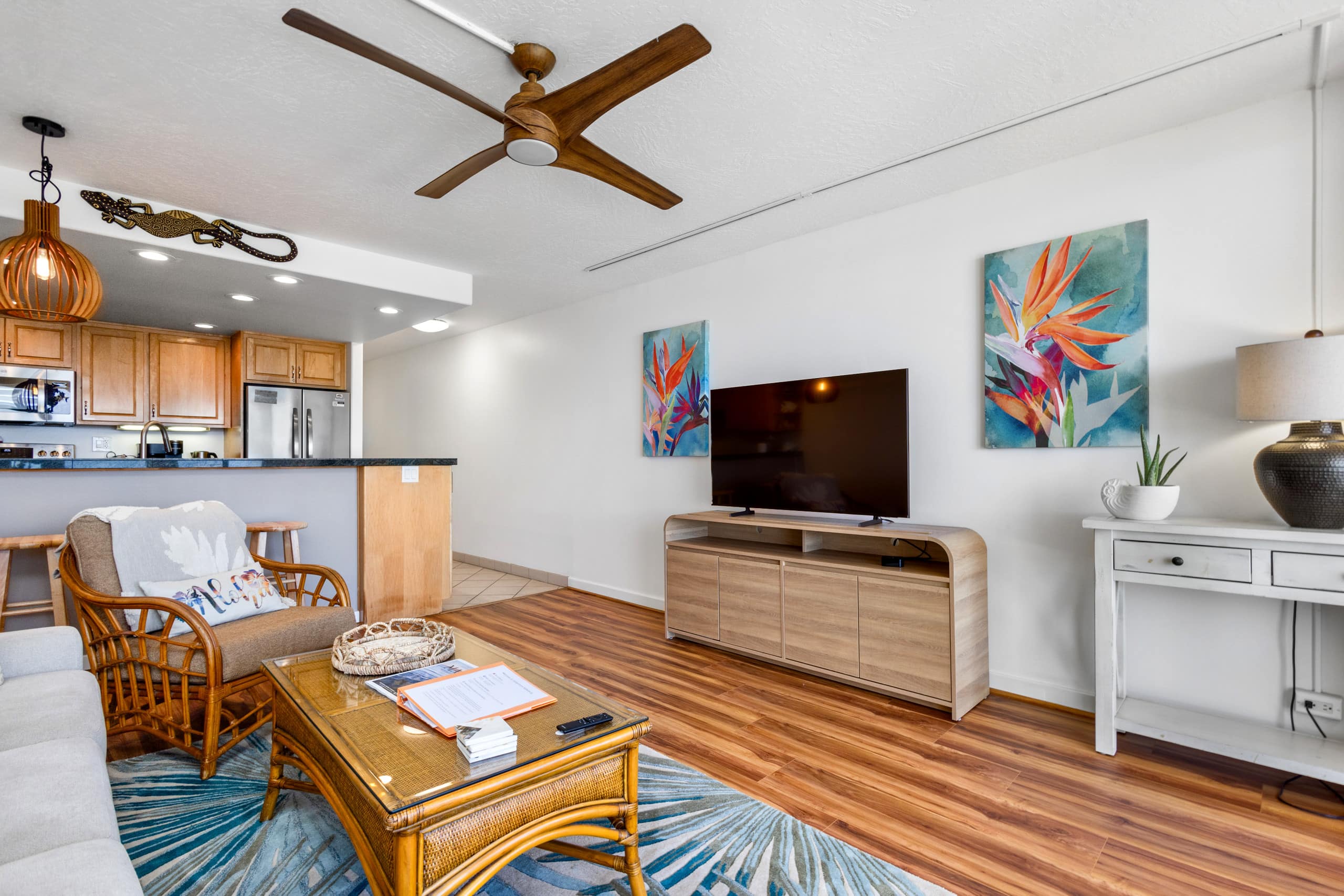 Condo in Lahaina · ★4.92 · 1 bedroom · 2 beds · 1 bath - Image 2