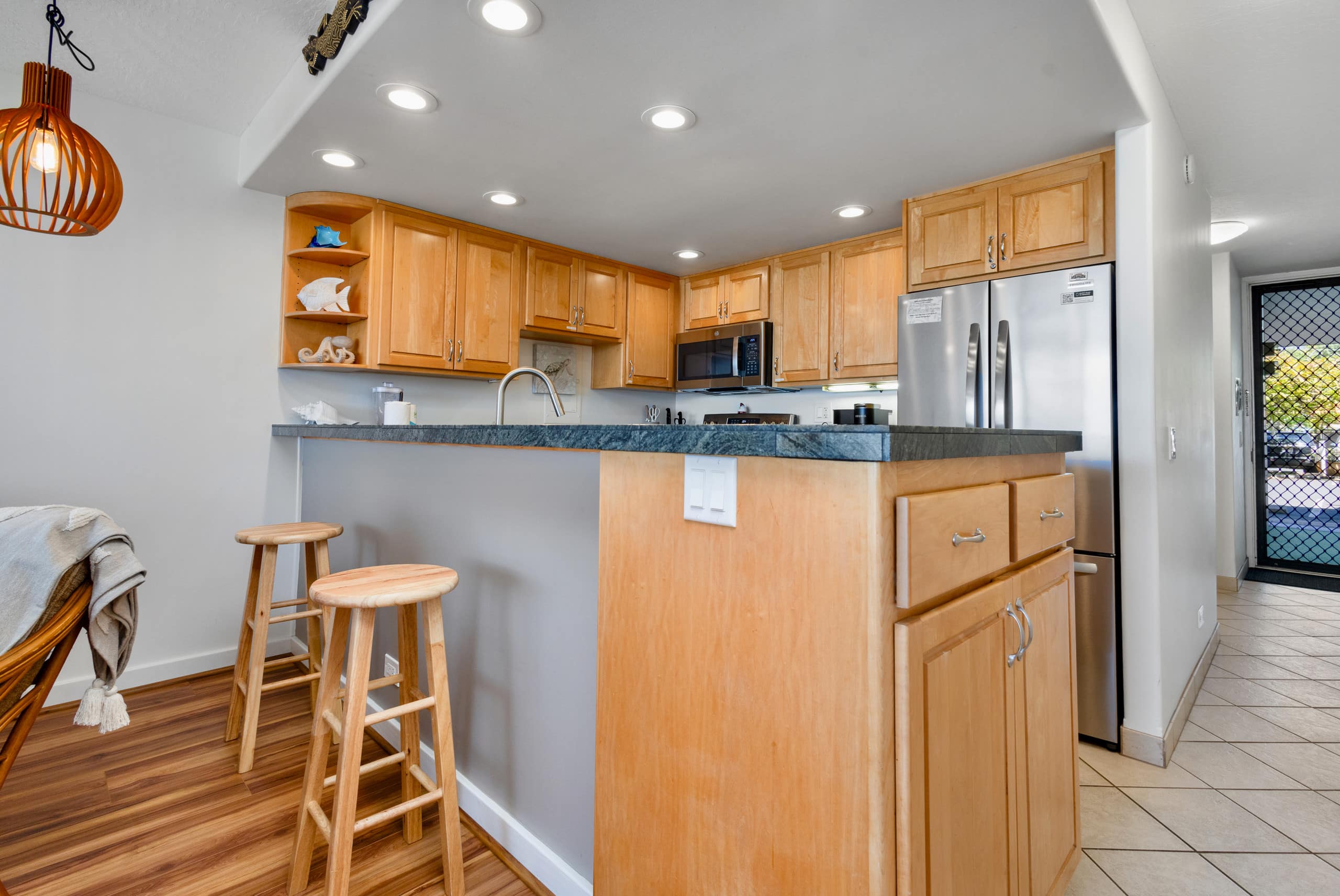 Condo in Lahaina · ★4.92 · 1 bedroom · 2 beds · 1 bath - Image 13