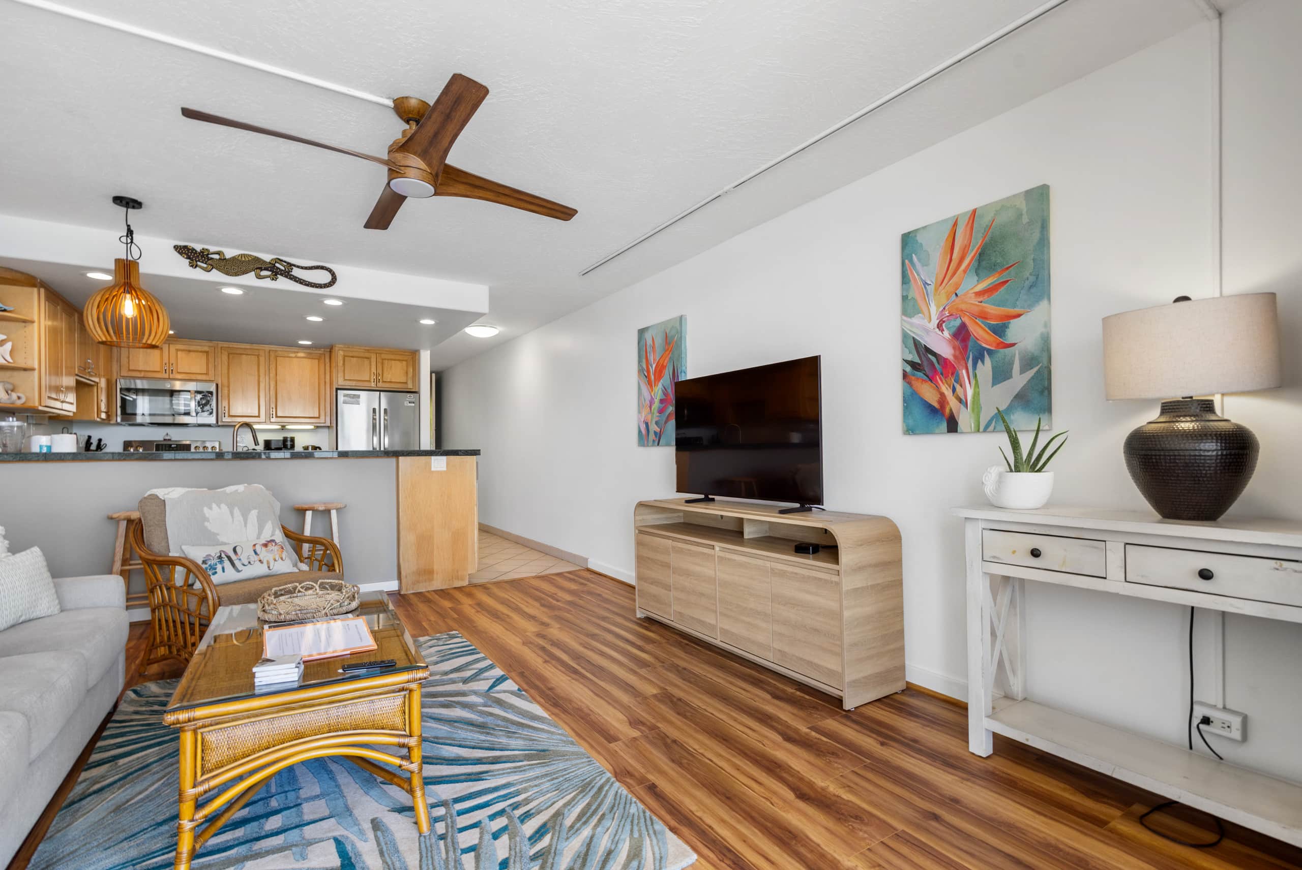 Condo in Lahaina · ★4.92 · 1 bedroom · 2 beds · 1 bath - Image 3