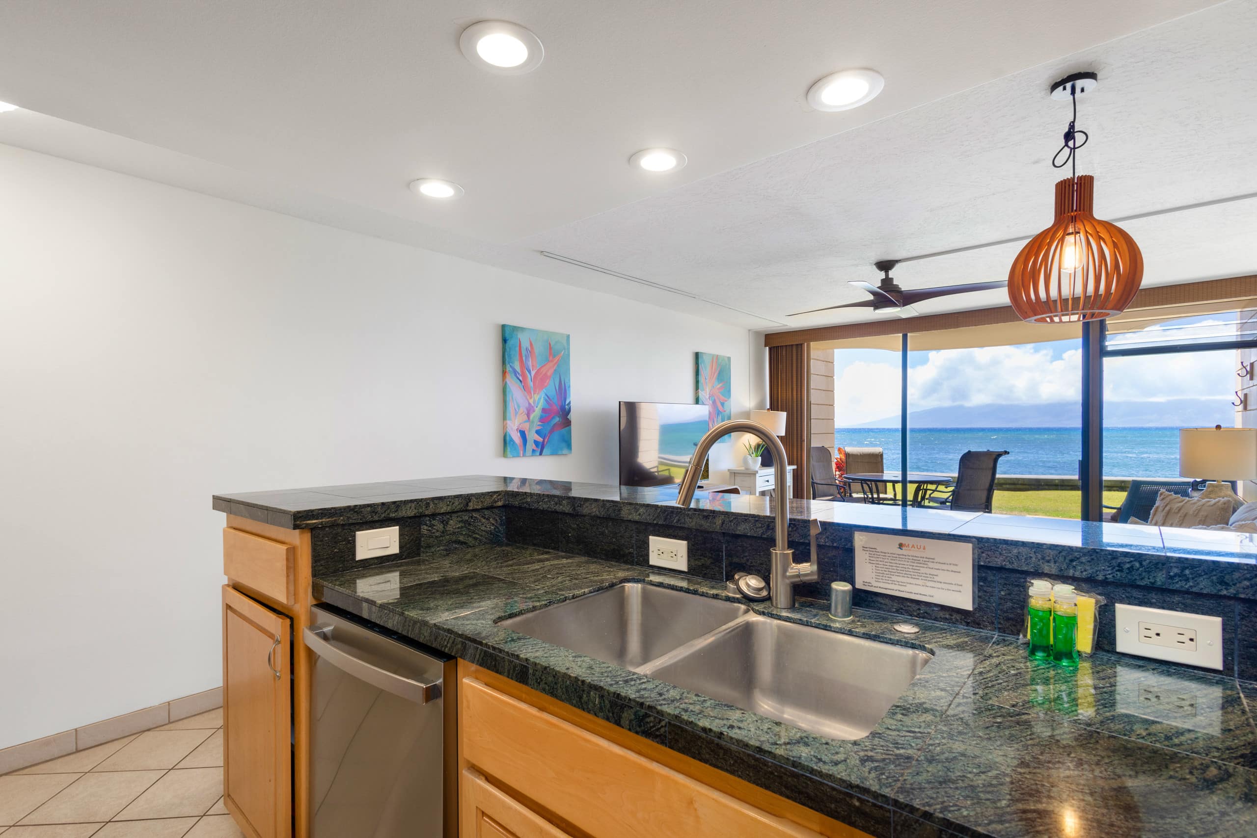 Condo in Lahaina · ★4.92 · 1 bedroom · 2 beds · 1 bath - Image 8
