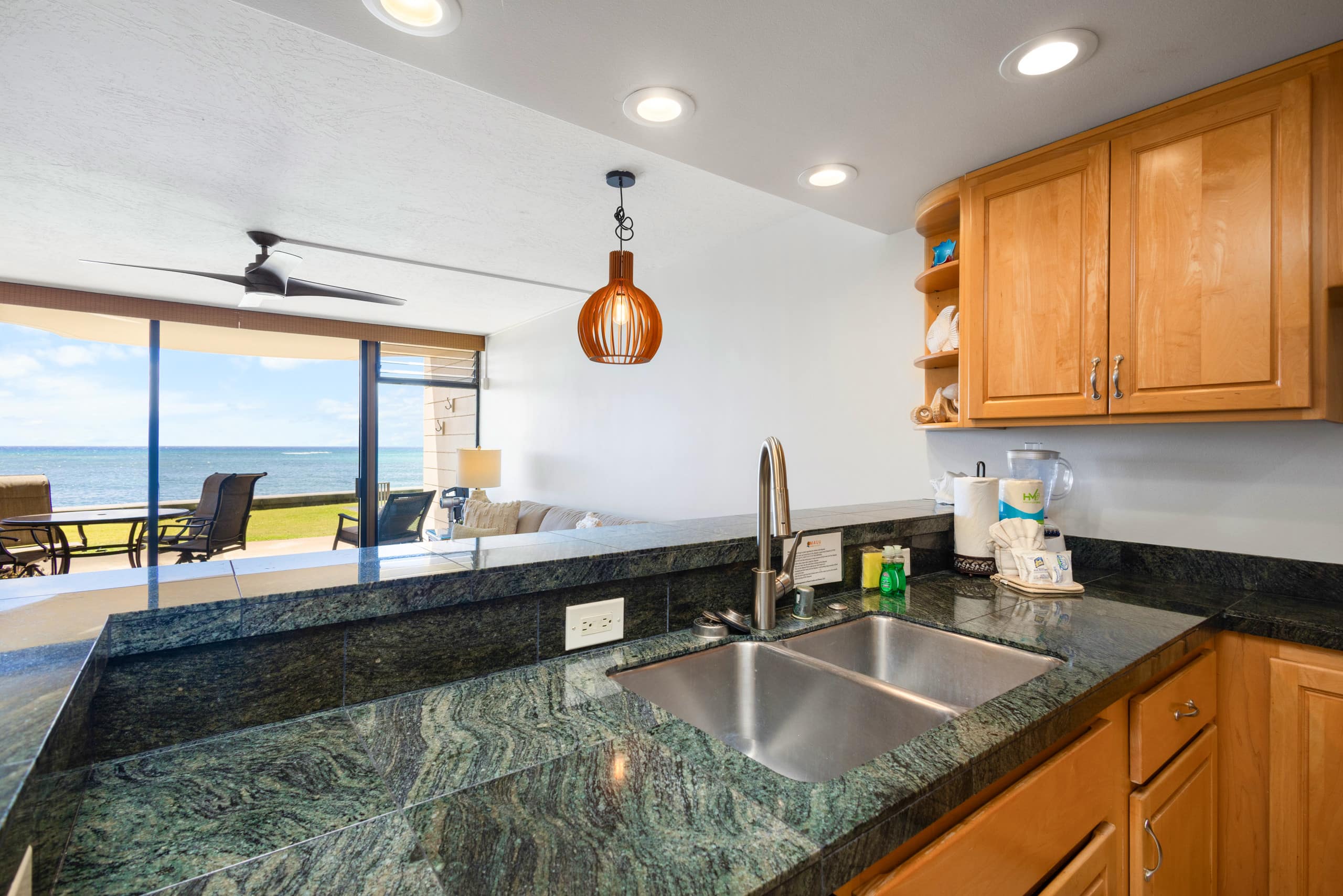 Condo in Lahaina · ★4.92 · 1 bedroom · 2 beds · 1 bath - Image 9