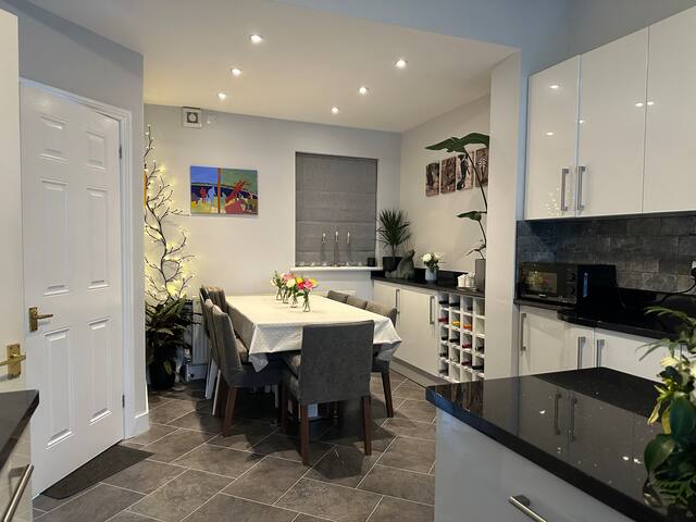 Beautiful family home, 20 min from London Victoria gallery image 5