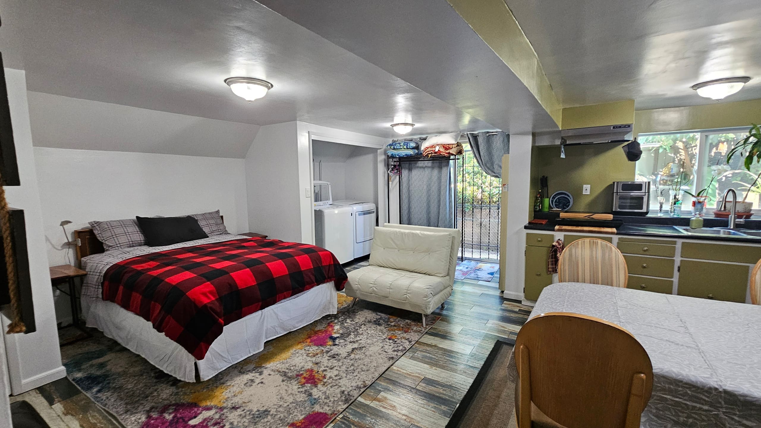 Sunnyside Bayview Heights Suite - Image 3