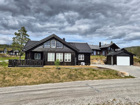 Cozy family cabin with room for 11 on Turufjell