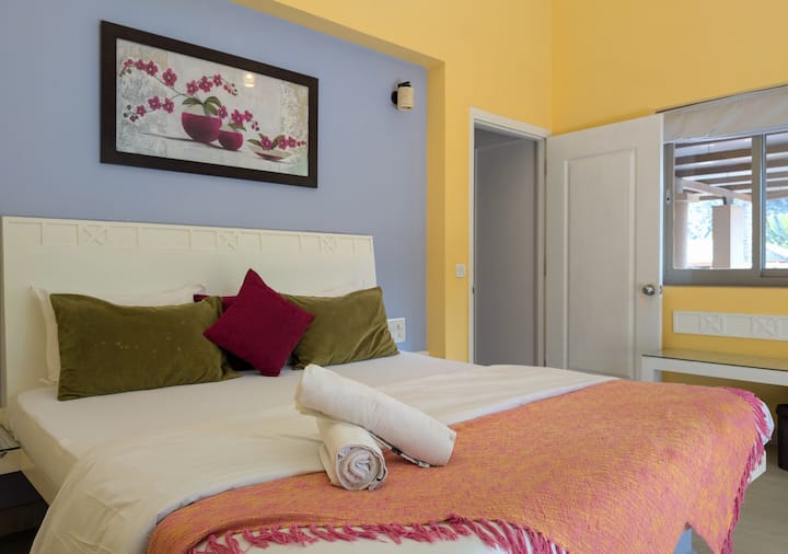 Bedroom 1 image 2