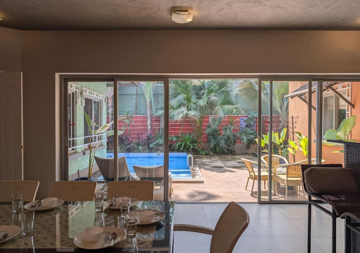 Dining area image 1