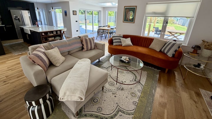 Mirah House | Spacious Norfolk Family Retreat - Norfolk