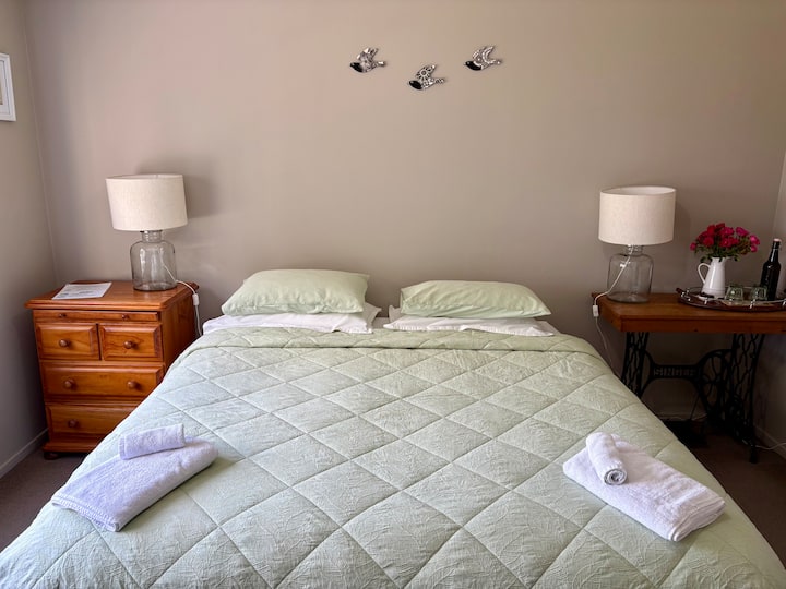 Gumtree Farmstay B&b With Farm Tour & Breakfast. - Oamaru
