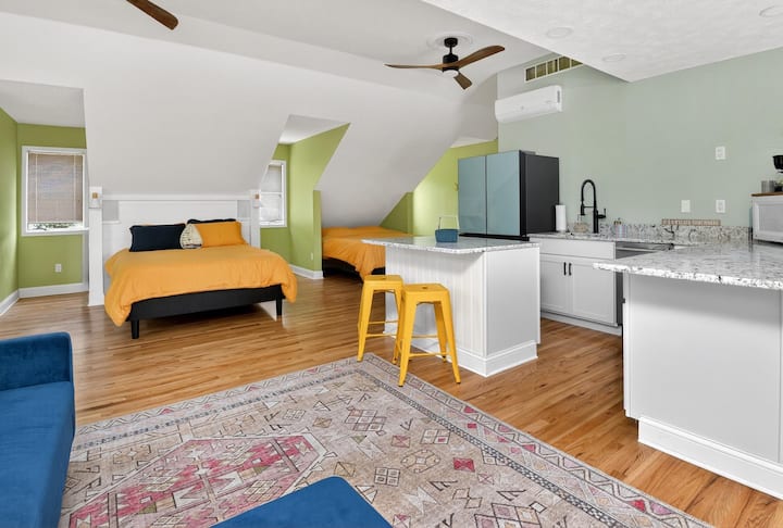 סוויטת שקיעה/ קווינס, 1 מלא עם מטבחון. קומה 2