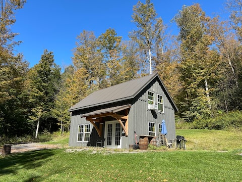 Snowshoe Cabin - close to Colgate & Lake Moraine!