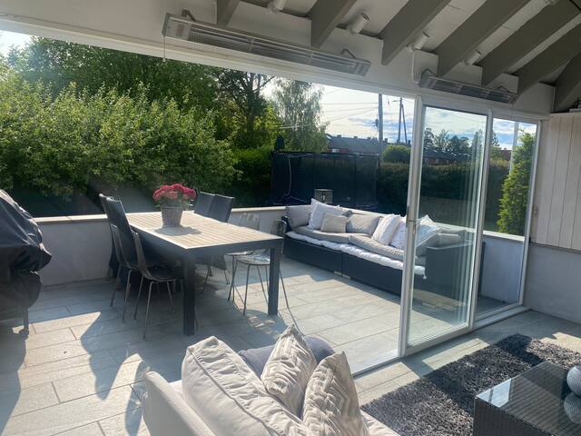 Enebolig m/hage og plass til 10.Sentralt og rolig gallery image 5