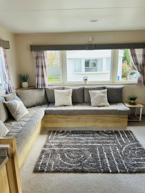 Modern dog friendly holiday home in Flookburgh