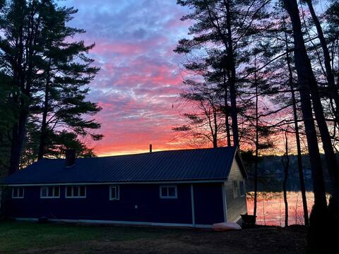 Big Pine Cottage Lakefront, Dock, Kayaks & Firepit