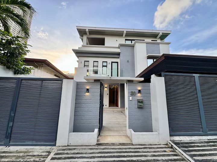 Halika Villa & Kapitolyo events place near BGC