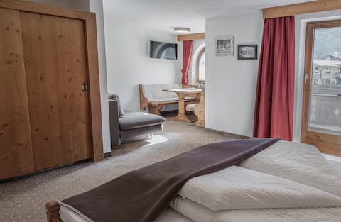 Leistungsstarkes Airbnb: Alpenrose Apartments/Apartment 2 in Längenfeld