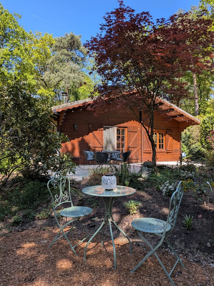 Unique and cozy chalet in the forest near Nijmegen.