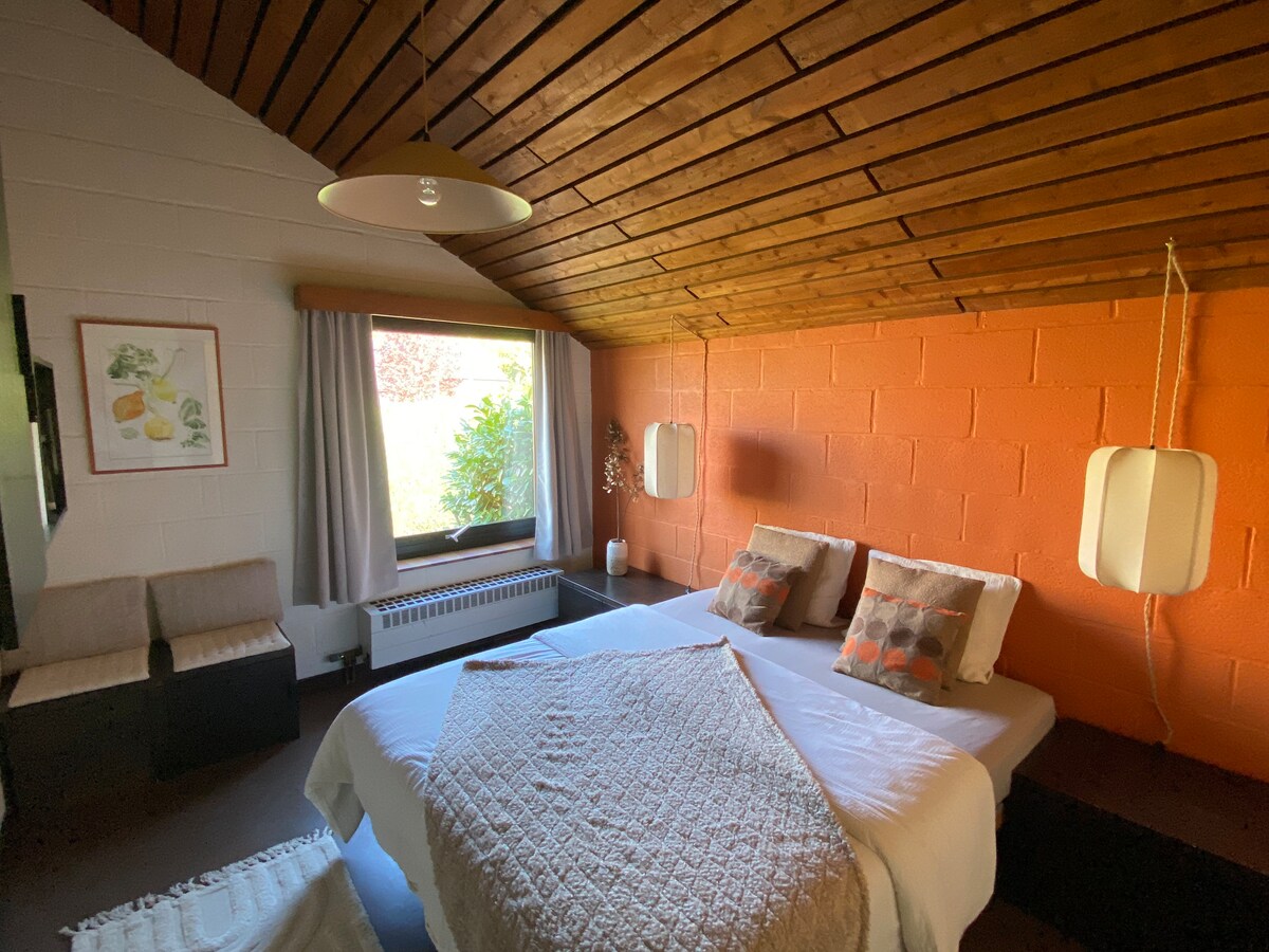 Dhomë gjumi e madhe dopio
Krevat 160x200
Atmosferë e ngrohtë
