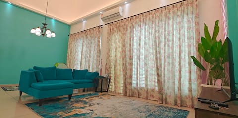 Tuah fully aircond Wi-fi Netflix Muslim Friendly