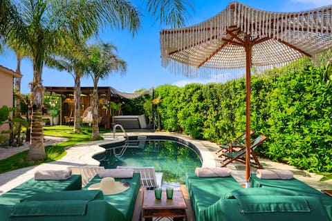 Antonakis Villa Secret Pool and Hot Tub Hideaway