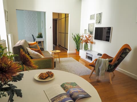 Successful Airbnb property: Enjoy Warsaw | Large shower + Tenement house atmosphere in Śródmieście