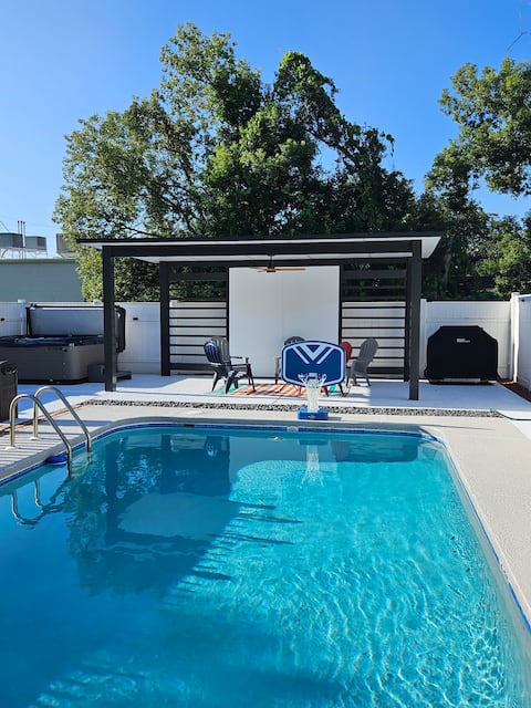 Home Paradise Lakeland Pool Jacuzzi Backyard Grill