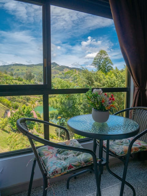 Top Airbnb: Rest under La Piedra del Peñol in Guatapé