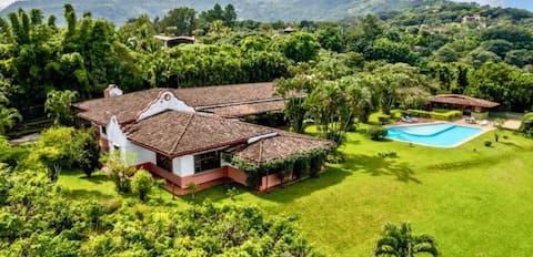 8BR Hacienda near SJO • Corporate & Yoga Retreats