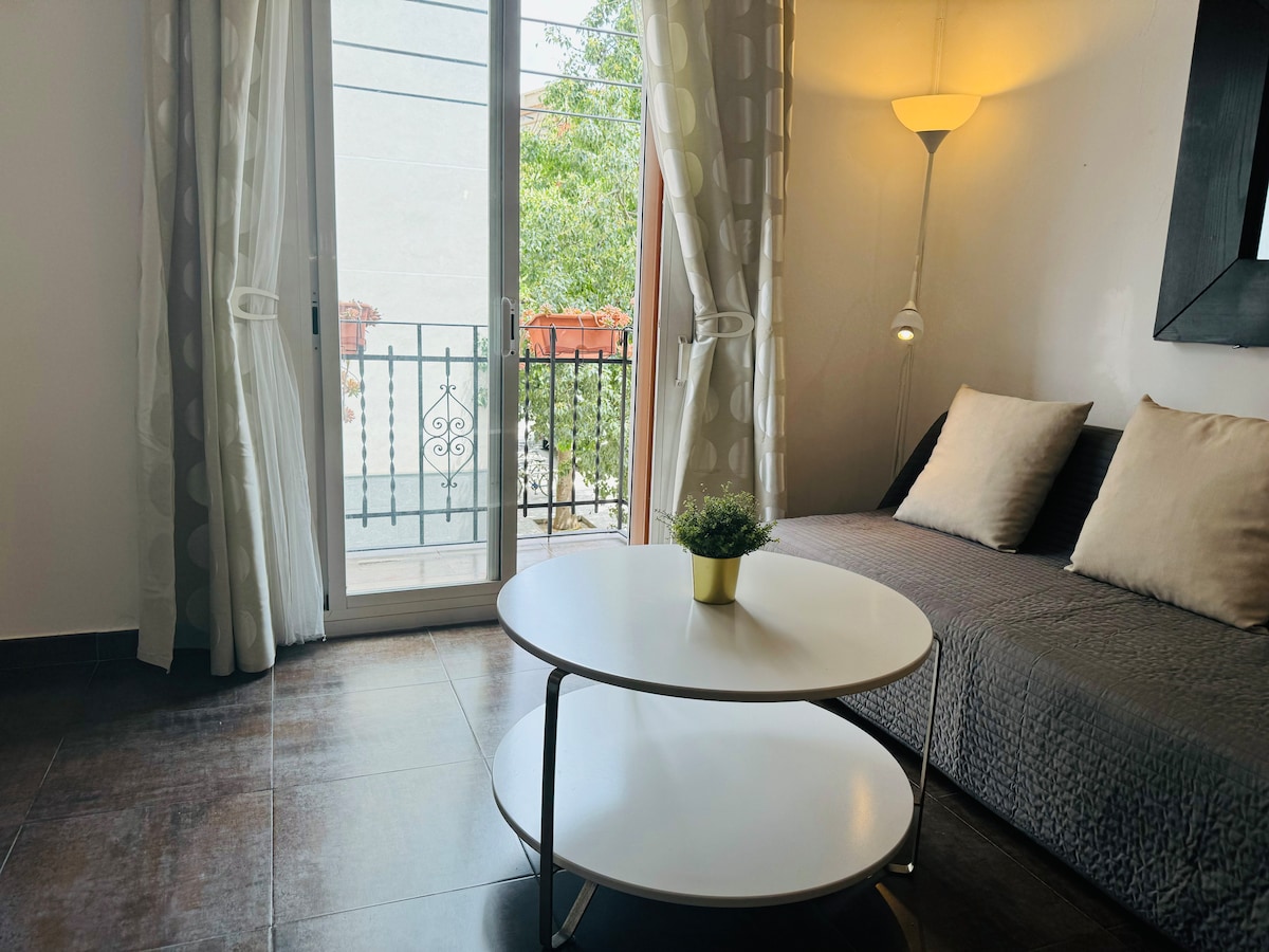 Top Airbnb: Spacious, close to Fira de Barcelona! in La Font De La Guatlla