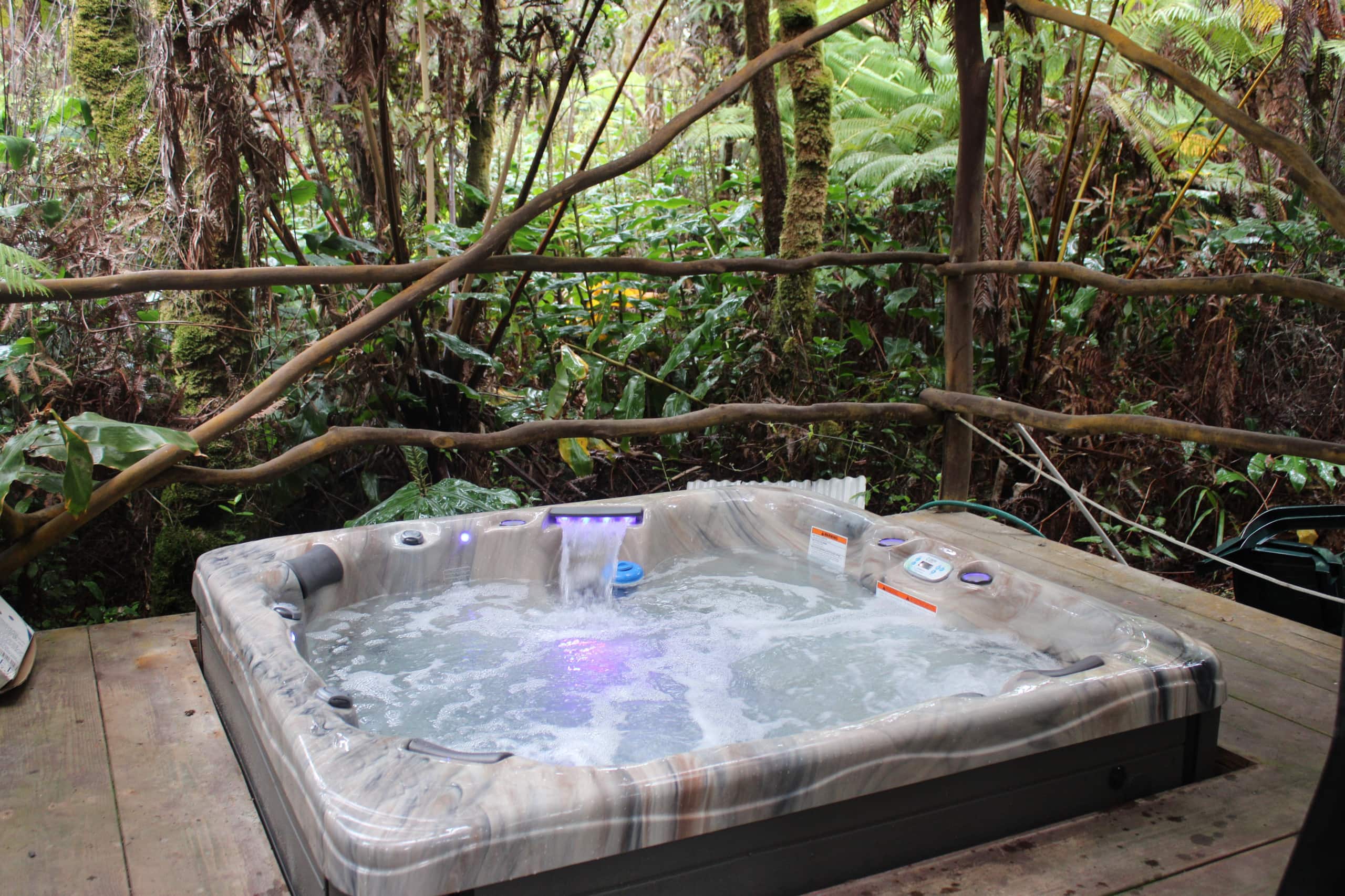 2-bedroom Volcano Tree House Getaway with Hot Tub - Photo 60
