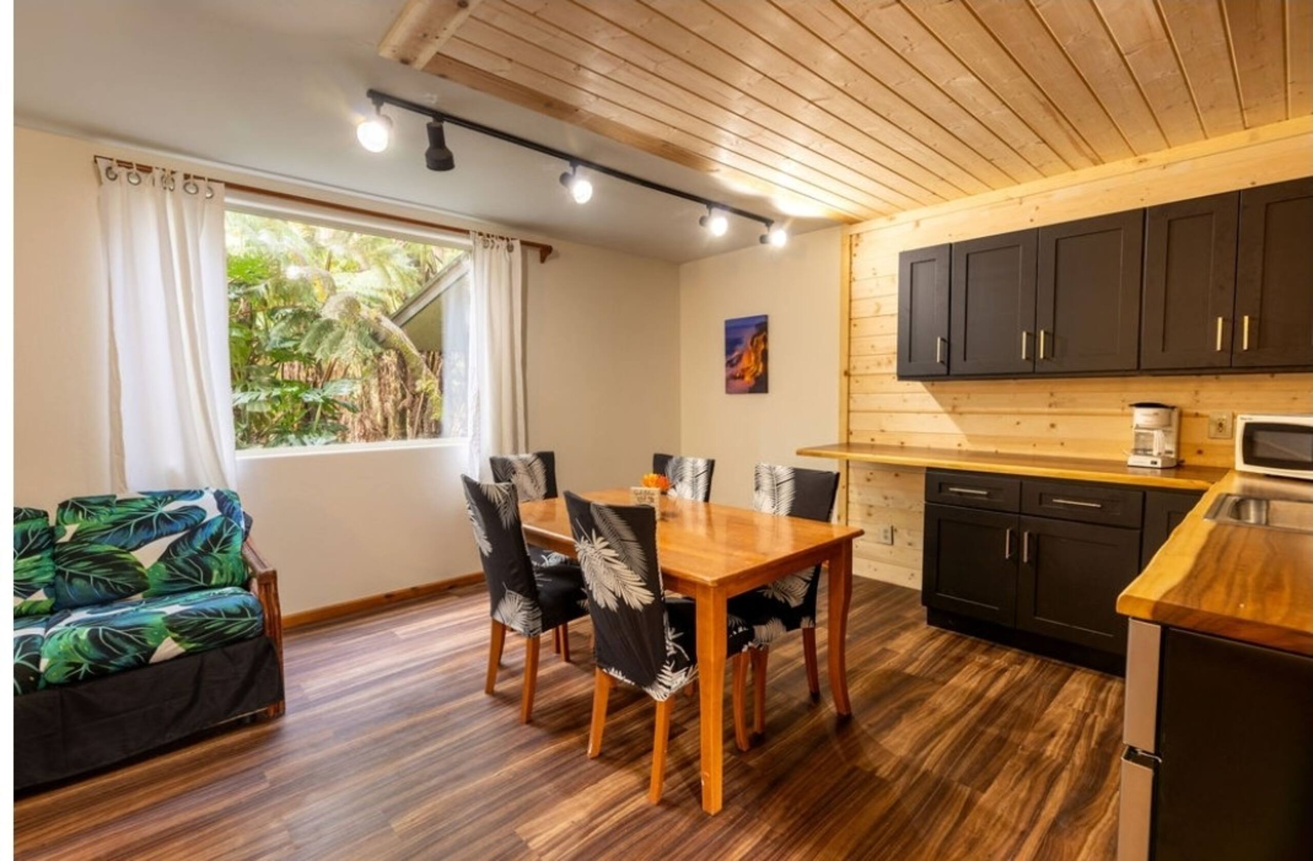 2-bedroom Volcano Tree House Getaway with Hot Tub - Photo 22