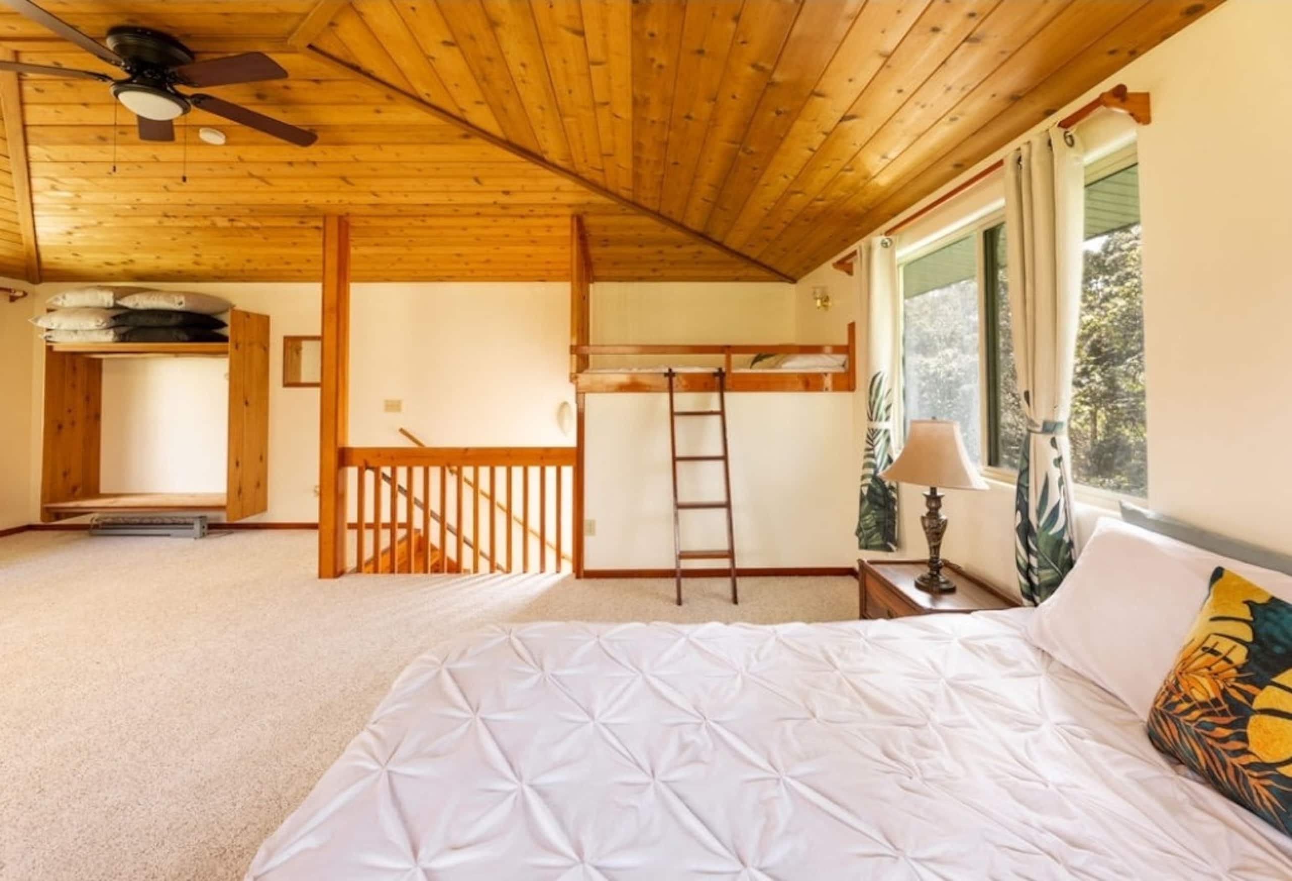 2-bedroom Volcano Tree House Getaway with Hot Tub - Photo 37