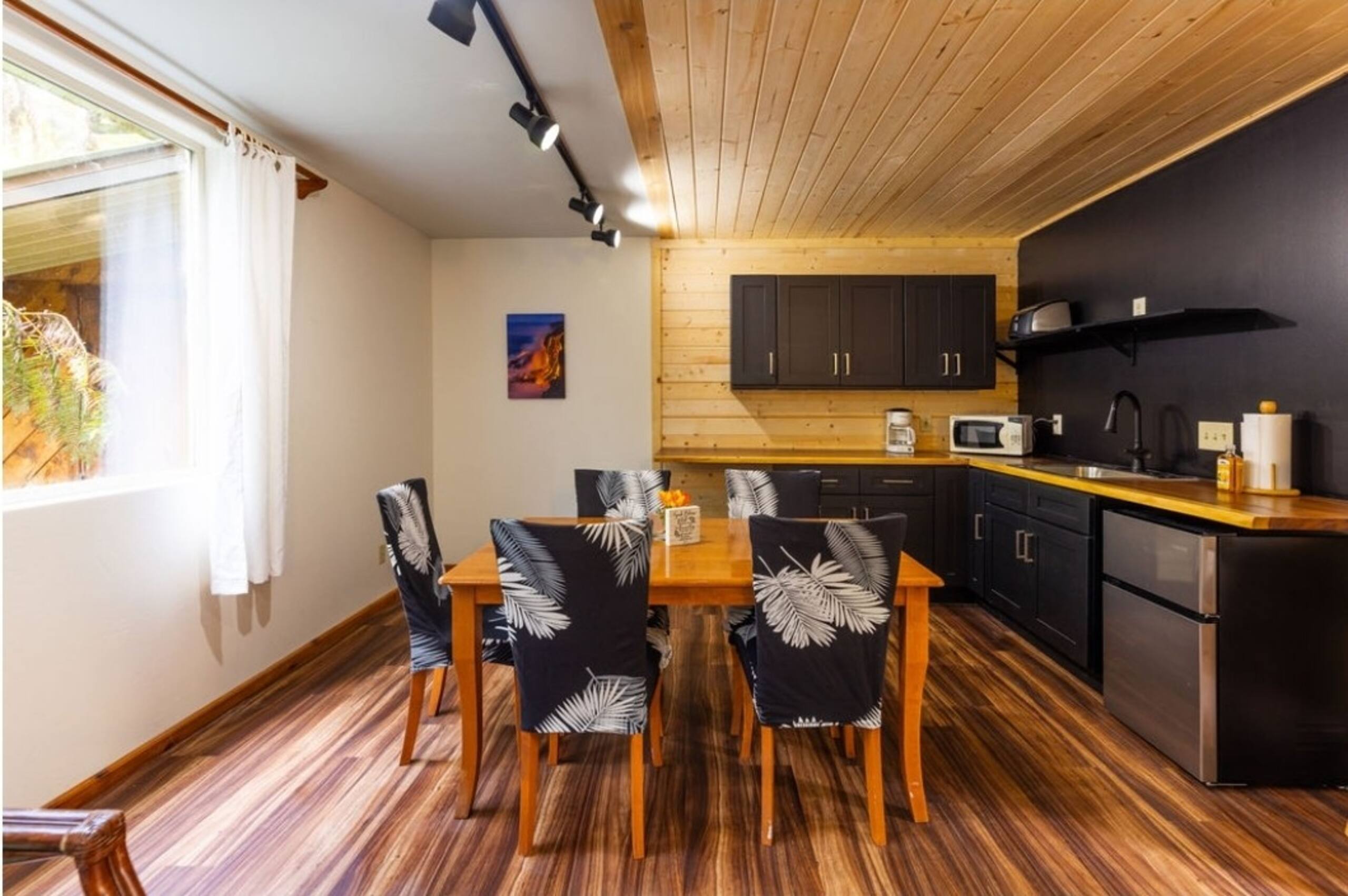 2-bedroom Volcano Tree House Getaway with Hot Tub - Photo 20